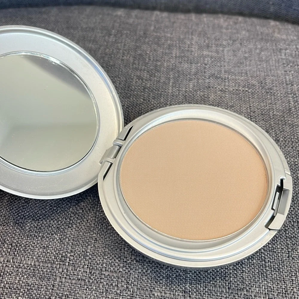 Oil Free & Fragrance Free Pressed Powder “Matte Beige”